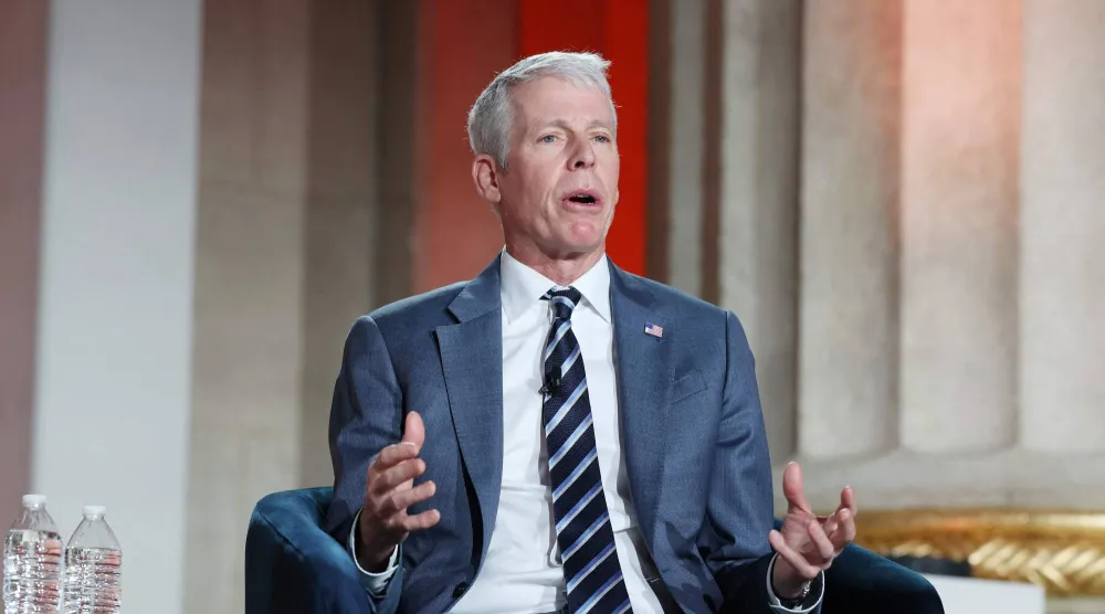 وزير الطاقة الأميركي كريس رايت يتحدث في قمة لبلاك روك (أ.ف.ب)