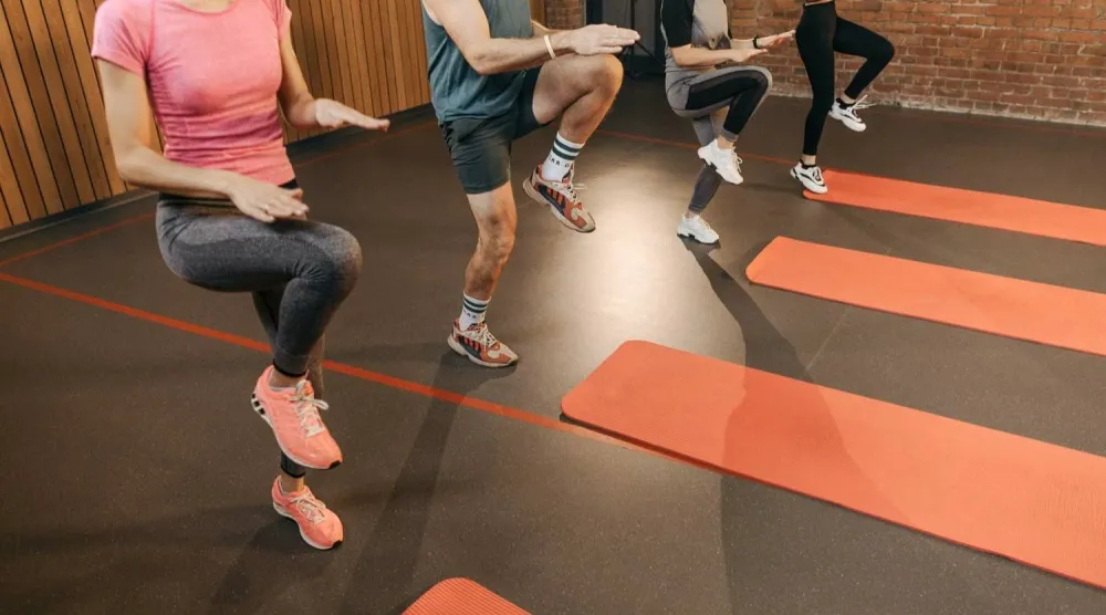 التدريب الدائري عالي الكثافة يجمع بين تمارين القوة والكارديو في جلسة واحدة (جامعة هارفارد)