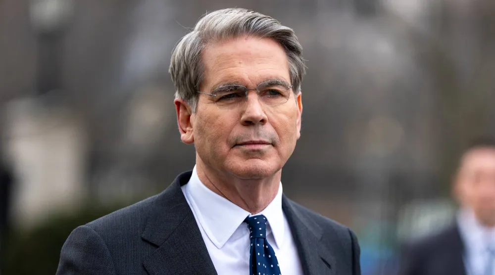 وزير الخزانة الأميركي سكوت بيسنت في البيت الأبيض بالعاصمة واشنطن 6 مارس 2026 (أ.ب) 