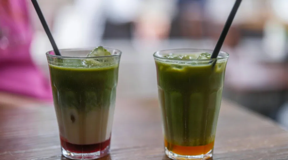 مشروب ماتشا مثلج (بيكسلز)