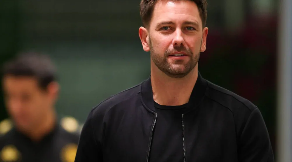 الإنجليزي ديس باكنغهام مدرب فريق نادي الخلود (نادي الخلود) 