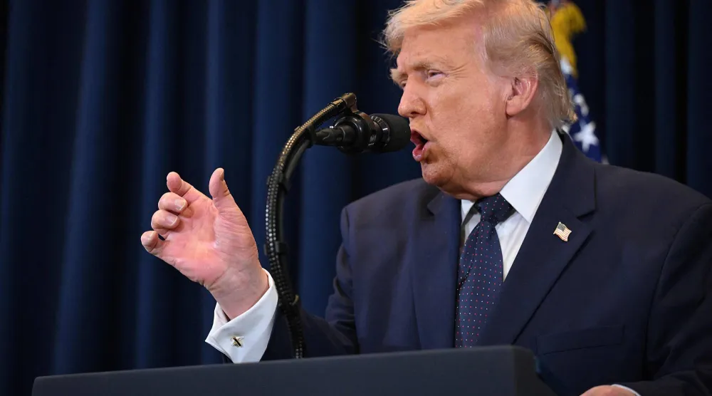 الرئيس الأميركي دونالد ترمب يتحدث إلى الصحافيين في ميامي بولاية فلوريدا 9 مارس 2026 (أ.ف.ب)