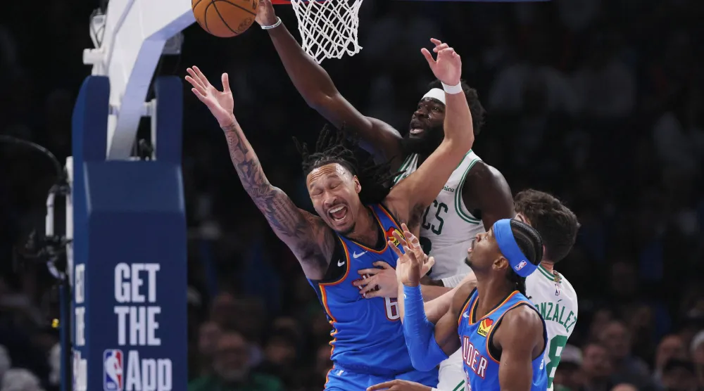 
تجاوز غلجيوس-ألكسندر الرقم الصامد منذ 63 عاماً والبالغ 126 مباراة (أ.ب)															
						