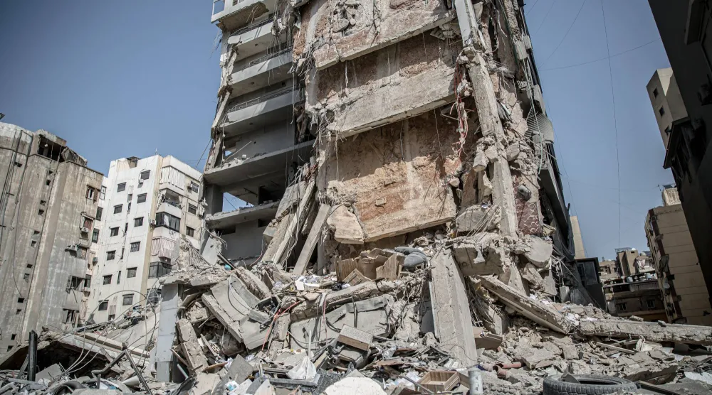 مبنى تضرر جراء غارة إسرائيلية على بيروت... 13 مارس 2026 (د.ب.أ)