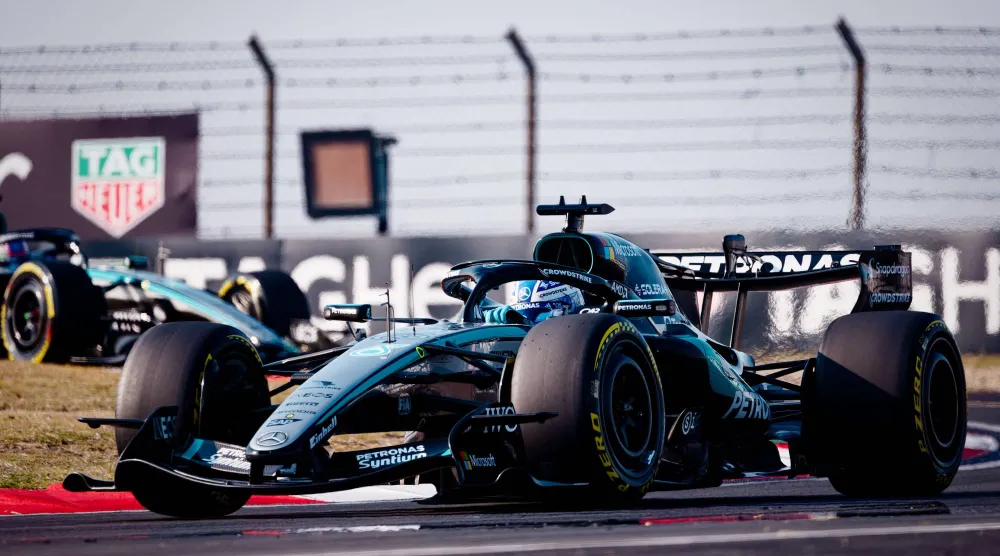 جورج راسل سائق مرسيدس الأول في سباق السرعة بالصين (إ.ب.أ)