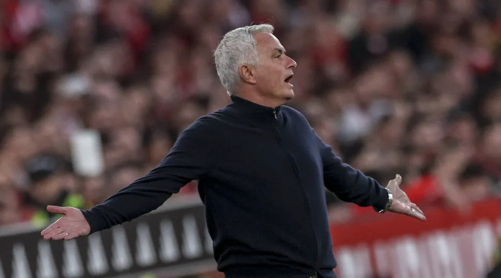 Benfica head coach José Mourinho (L) reacts during the Portuguese First League soccer match against FC Porto at Luz stadium in Lisbon, Portugal, 08 March 2026.  EPA/MIGUEL A. LOPES