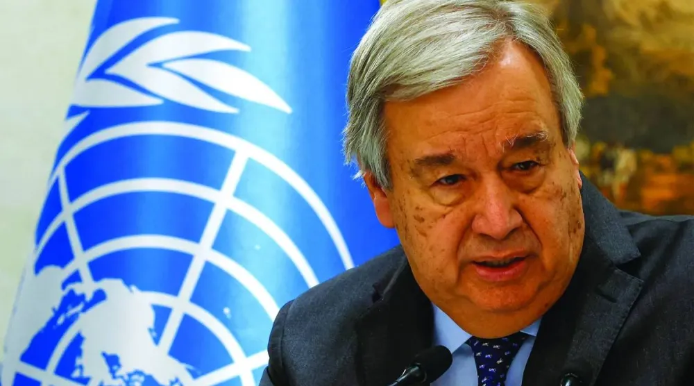 الأمين العام للأمم المتحدة أنطونيو غوتيريش يتحدث خلال مؤتمر صحافي في العاصمة القطرية الدوحة يوم 19 فبراير 2024 (أ.ف.ب)