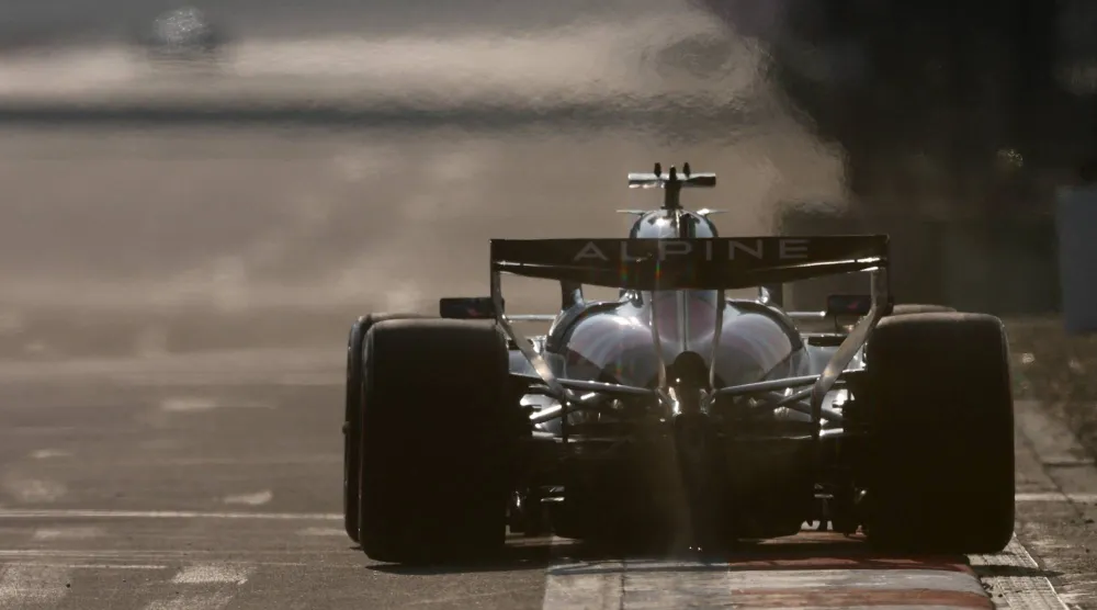 فريق «ألبين» الفرنسي مرشح لمشاركة «مرسيدس» (رويترز)