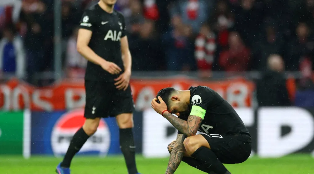 توتنهام هوتسبير تلقى هزيمة ثقيلة أمام أتلتيكو مدريد (رويترز)