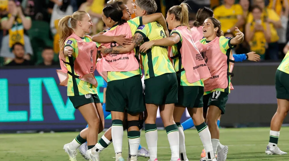 فرحة سيدات أستراليا بالفوز على كوريا الشمالية (إ.ب.أ)