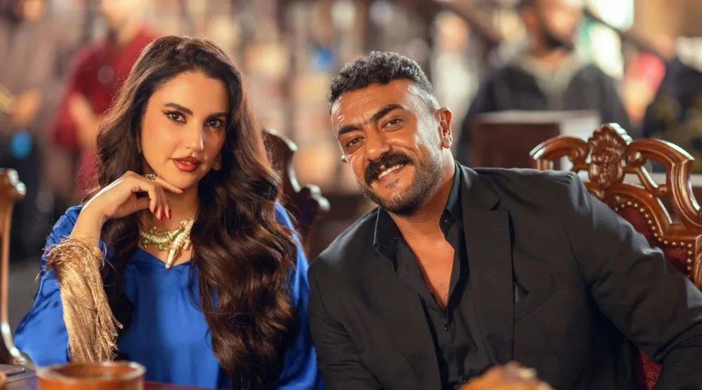 أحمد العوضي ودرة في كواليس مسلسل «علي كلاي» (حساب العوضي في «فيسبوك»)