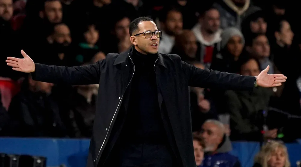 ليام روزنير مدرب تشيلسي (د.ب.أ)