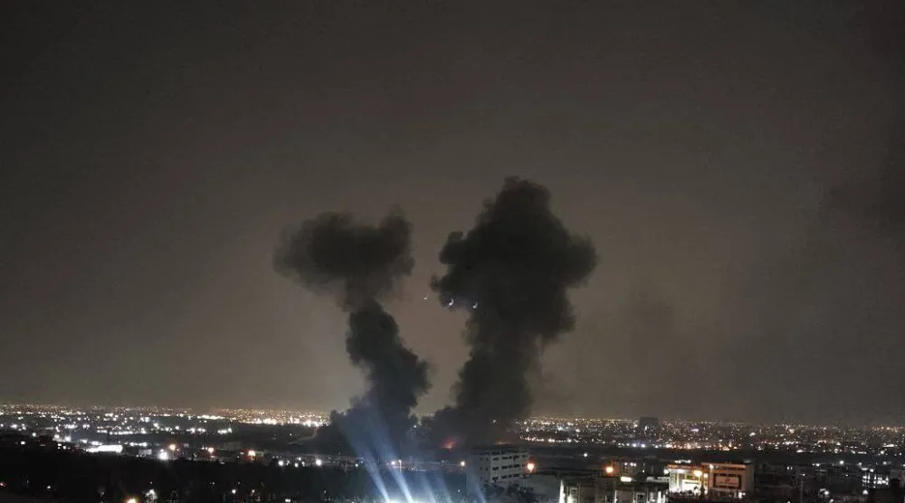 غارة جوية على موقع عسكري بمدينة كرج فجر الخميس (شبكات التواصل)