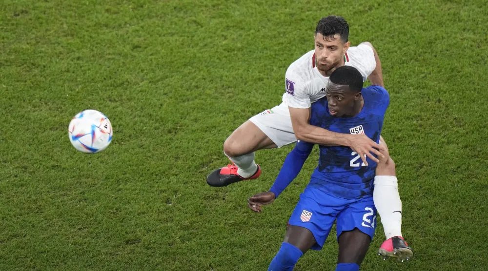 من مواجهة مونديالية سابقة بين المنتخبين الأميركي والإيراني (أ.ب)