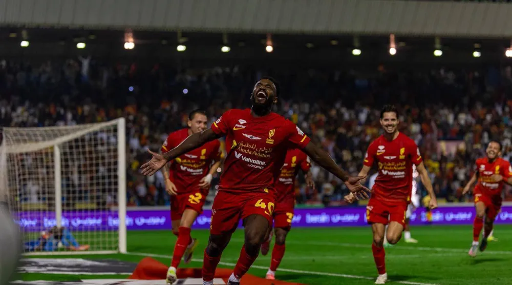 محنشي محتفلا بهدفه الثمين في الأهلي (تصوير: عيسى الدبيسي)