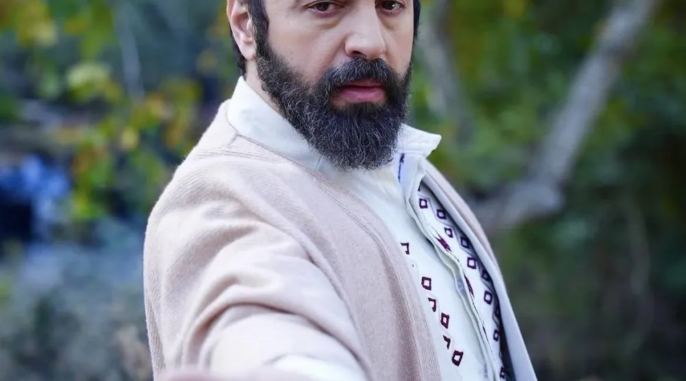 تيم حسن يسرق انتباه المُشاهد في «مولانا» (إنستغرام)