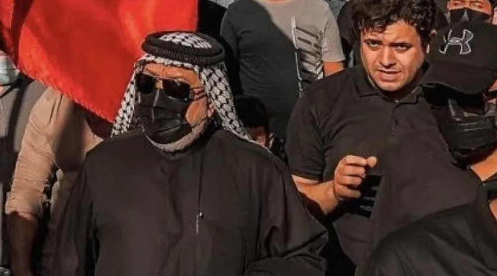 صورة منسوبة للحميداوي يضع قناعاً ونظارات شمسية وغطاء للرأس خلال ظهوره العلني الوحيد في 6 نوفمبر 2021