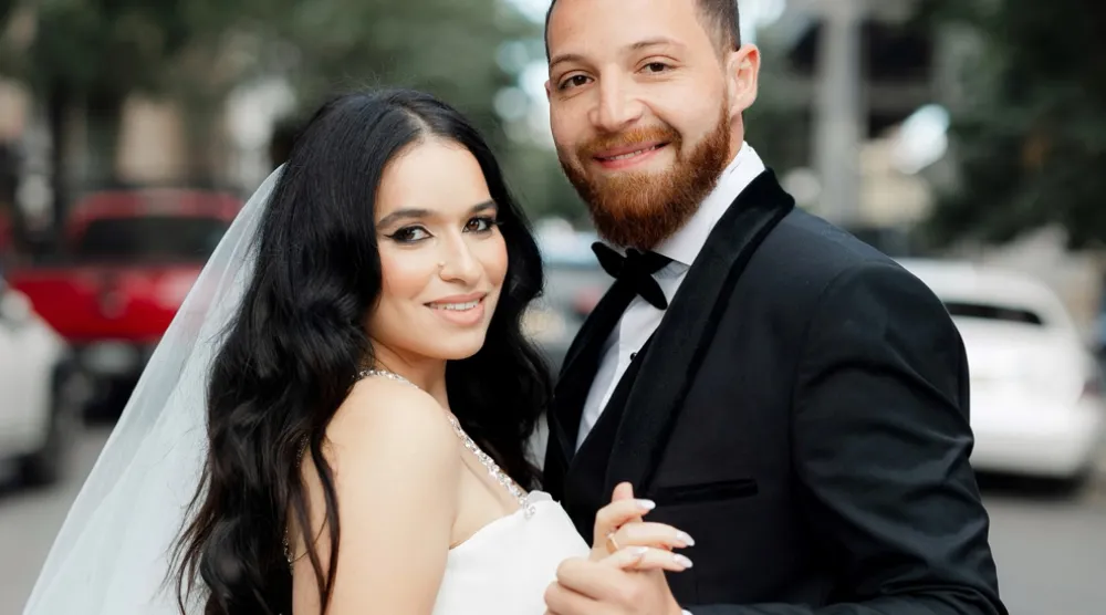 حجازي وزوجته خلال الزفاف (صفحته على «فيسبوك»)