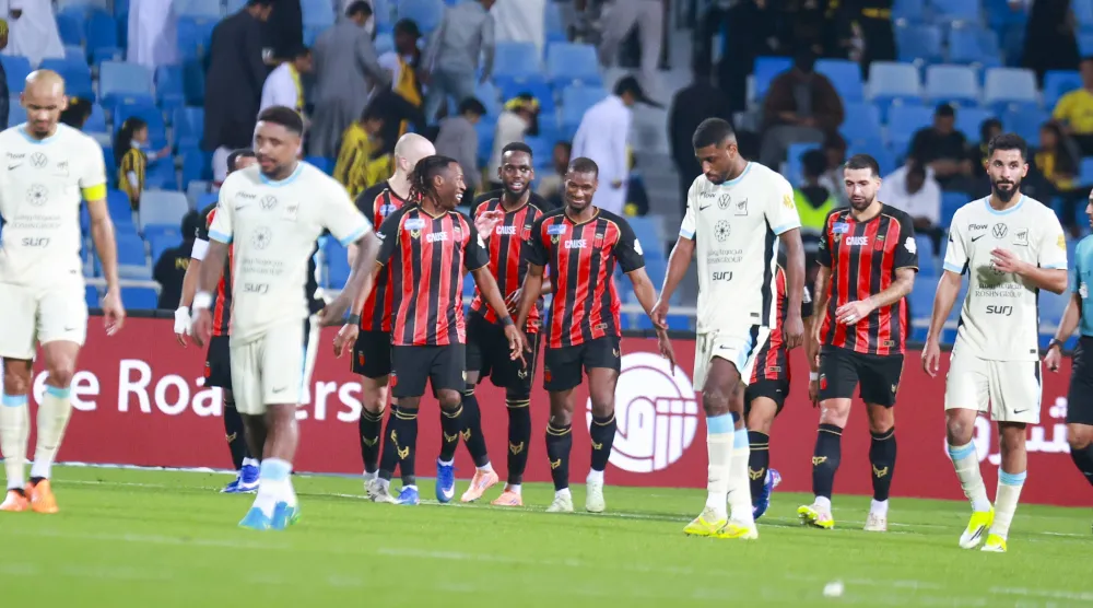 حسرة اتحادية مقابل فرحة للاعبي الرياض خلال مواجهة الفريقين في الدوري السعودي (تصوير: سعد الدوسري)