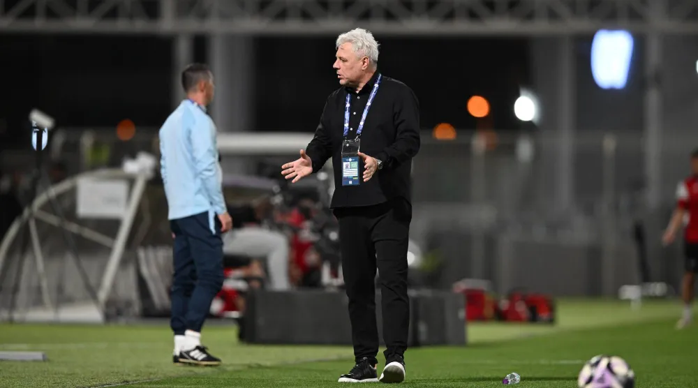 الروماني ماريوس سوموديكا، مدرب الأخدود (تصوير: عبد الرحمن السالم) 