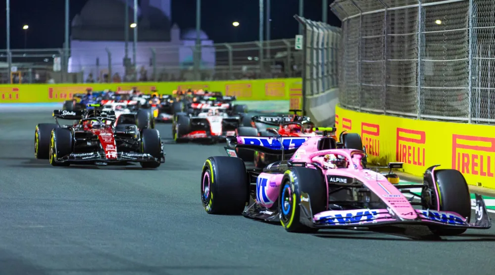 من إحدى سباقات جائزة السعودية الكبرى التي جرت سابقا في جدة (الشرق الأوسط)