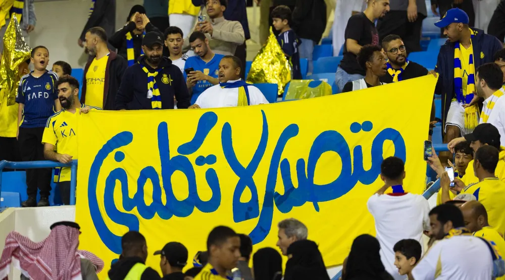 جماهير نصراوية تساند فريقها خلال مباراة الخليج (تصوير: عيسى الدبيسي)