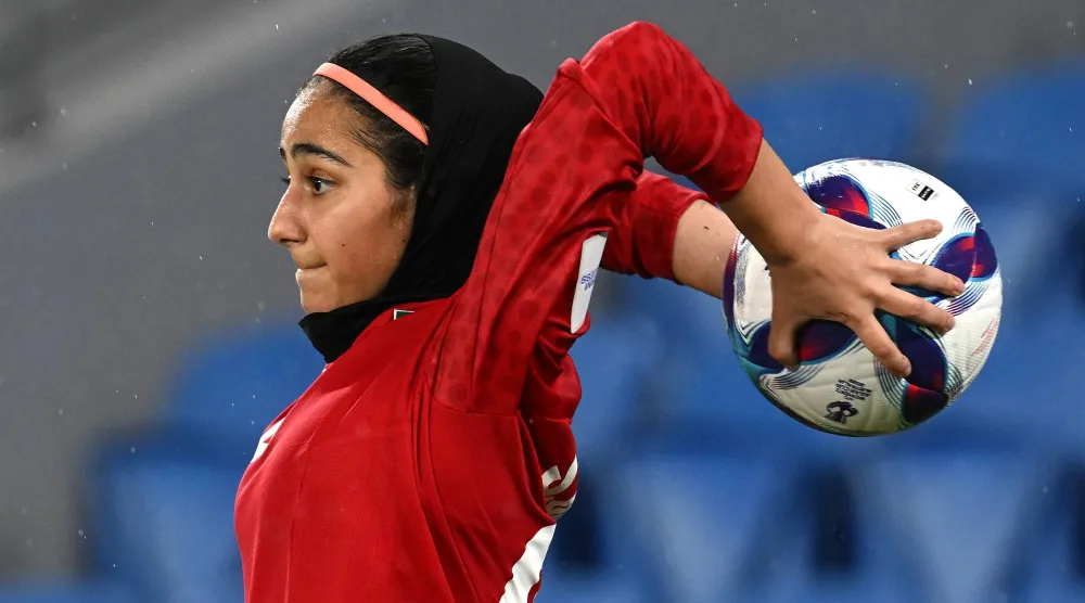 ستسافر اللاعبات الثلاث إلى طهران في الأيام المقبلة لتحتضنهن مرة أخرى عائلاتهن ووطنهن (د.ب.أ)