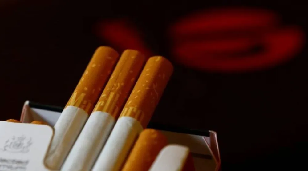 علبة سجائر (أرشيفية - رويترز)