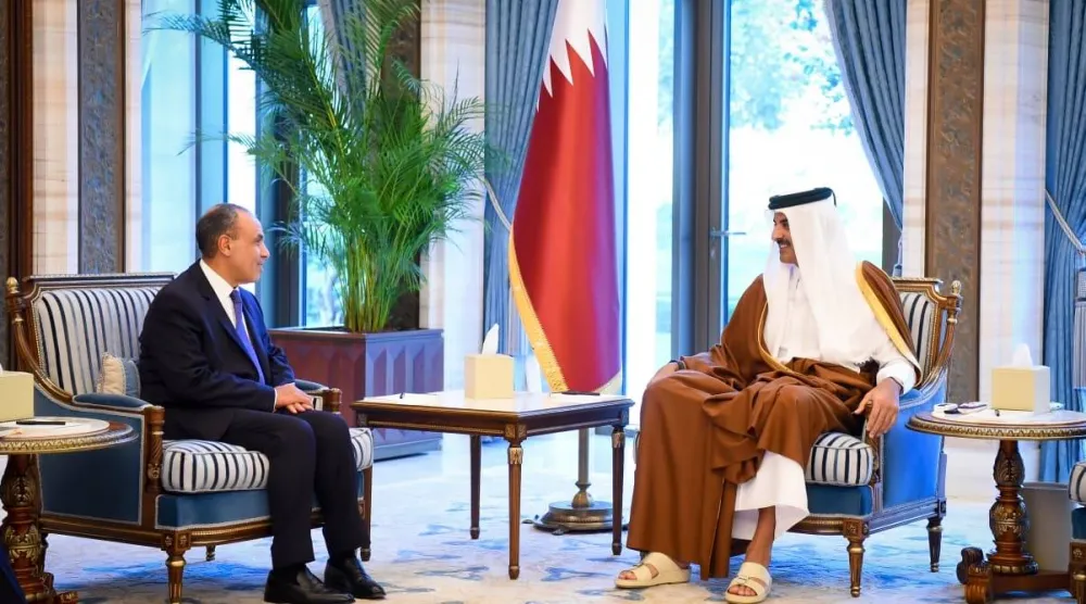 وزير الخارجية المصري بدر عبد العاطي خلال لقائه أمير قطر الشيخ تميم بن حمد آل ثاني بالدوحة يوم الأحد (االخارجية المصرية) 