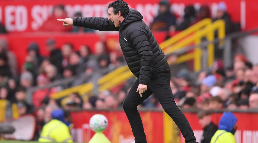 يوناي إيمري المدير الفني لفريق أستون فيلا (إ.ب.أ)