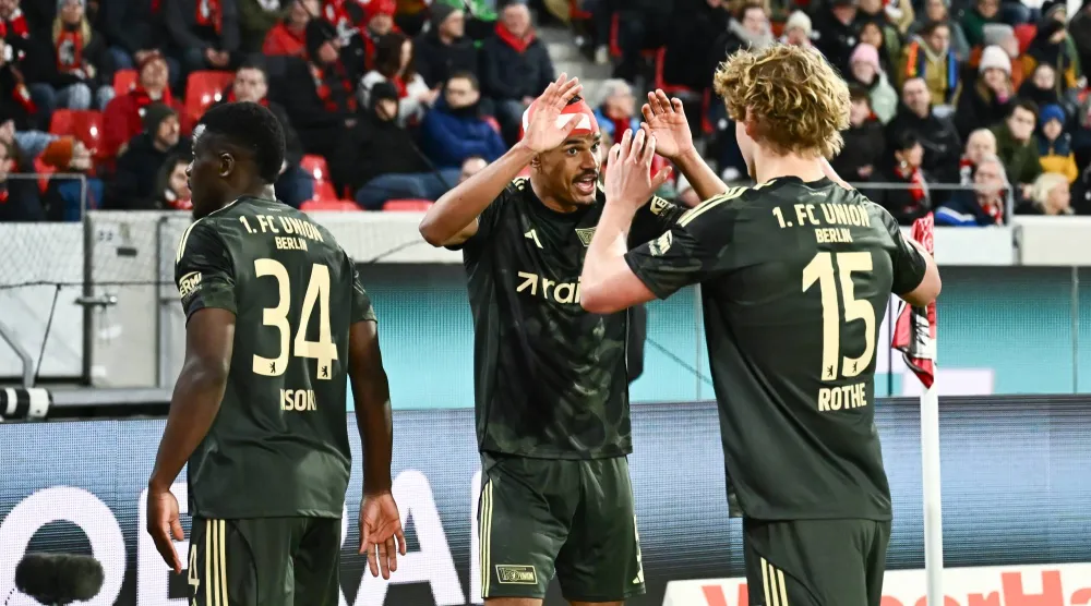 فرحة لاعبي يونيون برلين بالفوز على فرايبورغ (د.ب.أ)