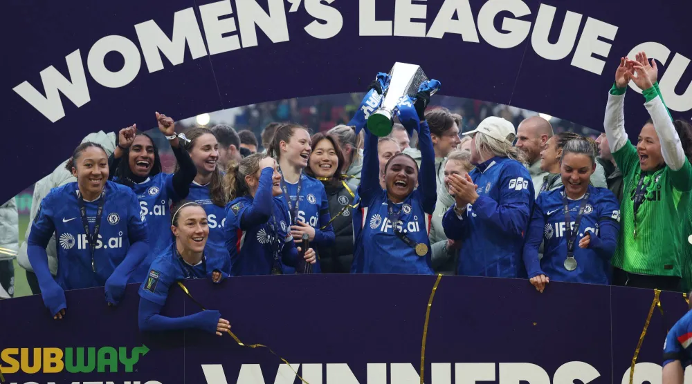 سيدات تشيلسي بطلات كأس الرابطة الإنجليزية (رويترز)