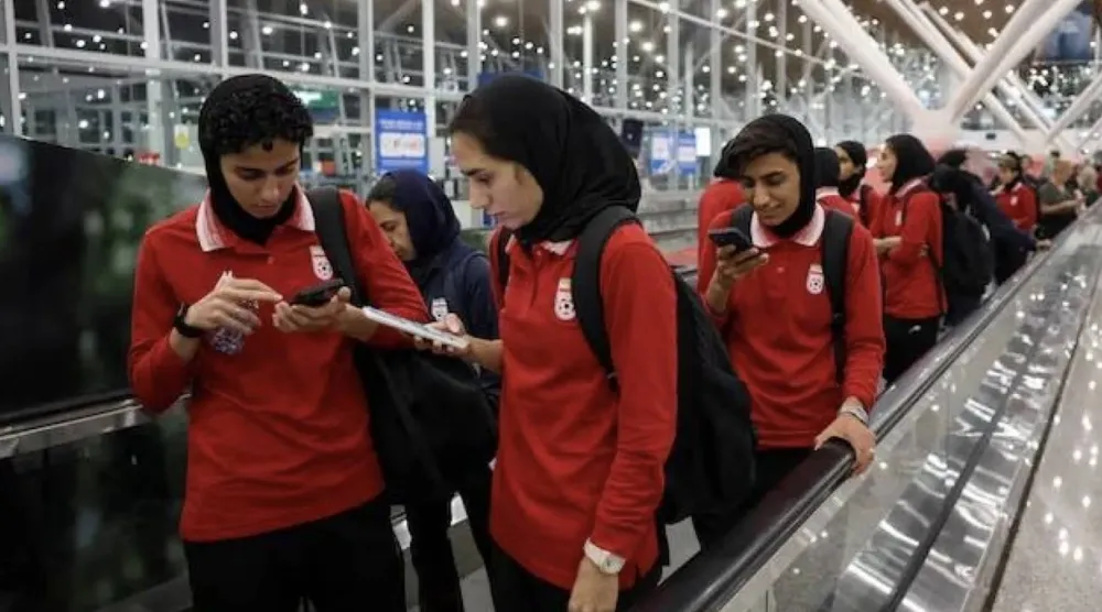 قررت ثلاث عضوات من البعثة يوم الأحد رفض  (رويترز) عرض اللجوء.