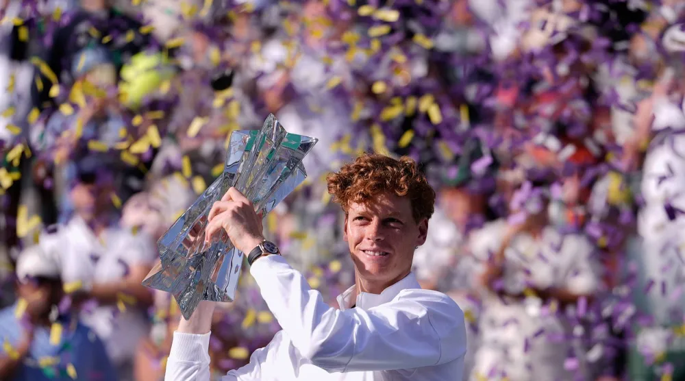 سينر لحظة التتويج بكأس انديان ويلز (أ.ب)