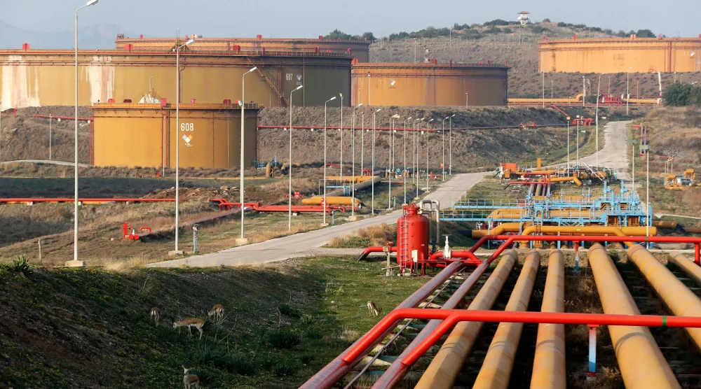 خط أنابيب كركوك-جيهان في ميناء جيهان التركي (رويترز)