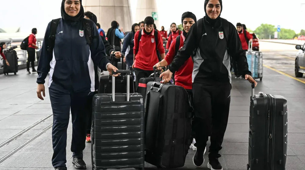 سيغادر منتخب إيران لكرة القدم السيدات ماليزيا الاثنين على متن رحلة متجهة إلى عُمان (أ.ف.ب)