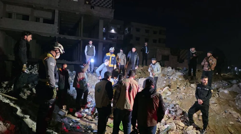 فحص ما يعتقد أنه مقبرة جماعية في حي التضامن بدمشق بعد بلاغ من الأهالي في 4 فبراير الماضي (الهيئة الوطنية للمفقودين)