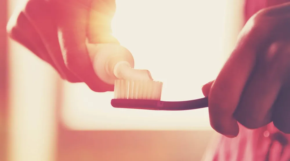 من الأخطاء الشائعة تنظيف الأسنان مباشرة بعد تناول الطعام (جامعة ملبورن)