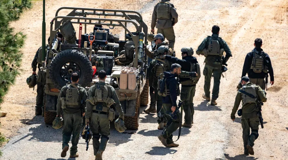 عناصر من الجيش الإسرائيلي في نقطة تجمع على الحدود مع لبنان ضمن عملية توغل برّي في 16 مارس 2026 (أ.ف.ب)