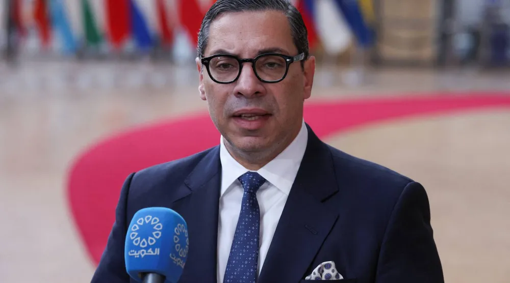 وزير خارجية قبرص قسطنطينوس كومبوس يتحدث إلى وسائل الإعلام في يوم انعقاد اجتماع مجلس الشؤون الخارجية للاتحاد الأوروبي في بروكسل 16 مارس 2026 (رويترز)