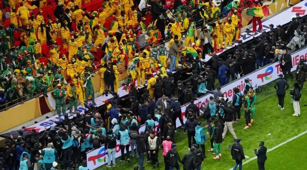 جماهير سنغالية تسببت في شغب بنهائي كأس الأمم الأفريقية (رويترز)
