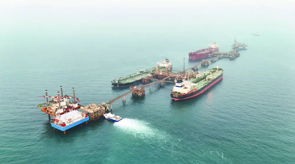 ناقلات نفطية في منشأة بحرية تابعة لحقل البصرة العراقي (رويترز)
