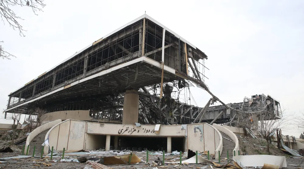 جانب من الدمار جراء الغارات الإسرائيلية على طهران (د.ب.أ)