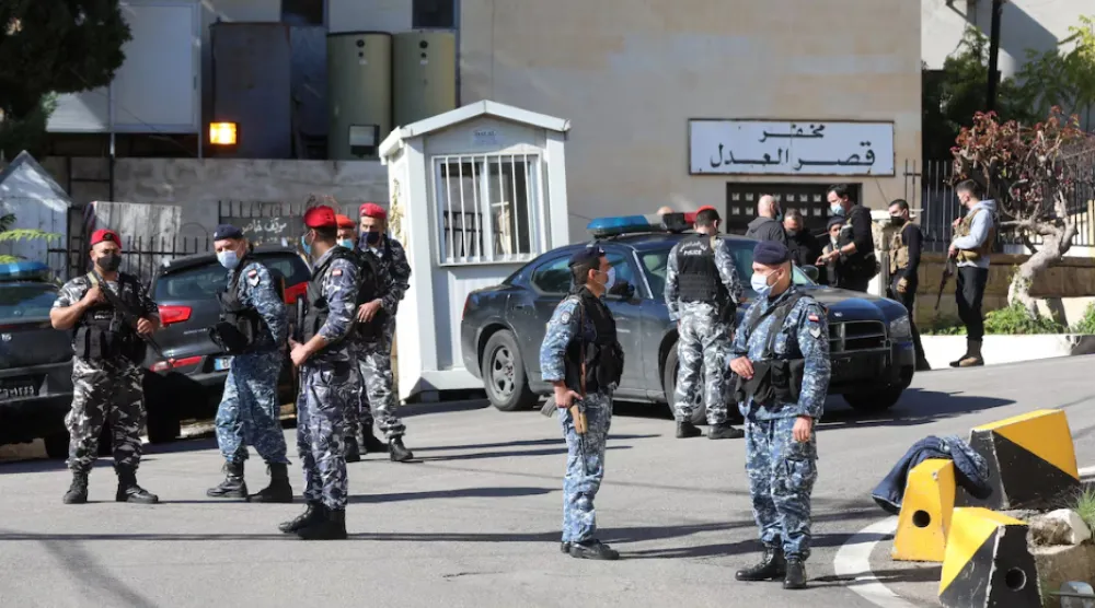 السجون اللبنانية المكتظة تضم أكثر من 2200 سوري (رويترز)