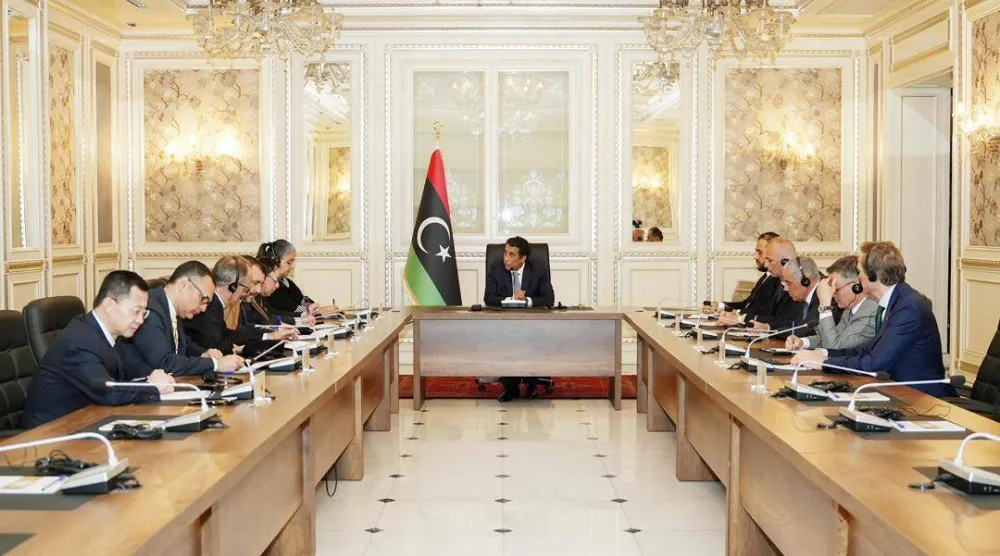 المنفي مع عدد من ممثلي مجموعة مسار برلين (المجلس الرئاسي)