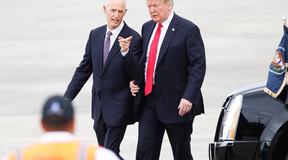 ريد سكوت عضو مجلس الشيوخ الأميركي مع الرئيس دونالد ترمب (حسابه بالإعلام الاجتماعي)