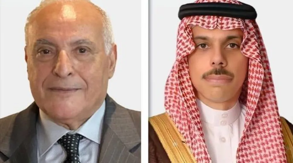 الأمير فيصل بن فرحان وزير الخارجية السعودي وأحمد عطّاف وزير الخارجية الجزائري (الشرق الأوسط)