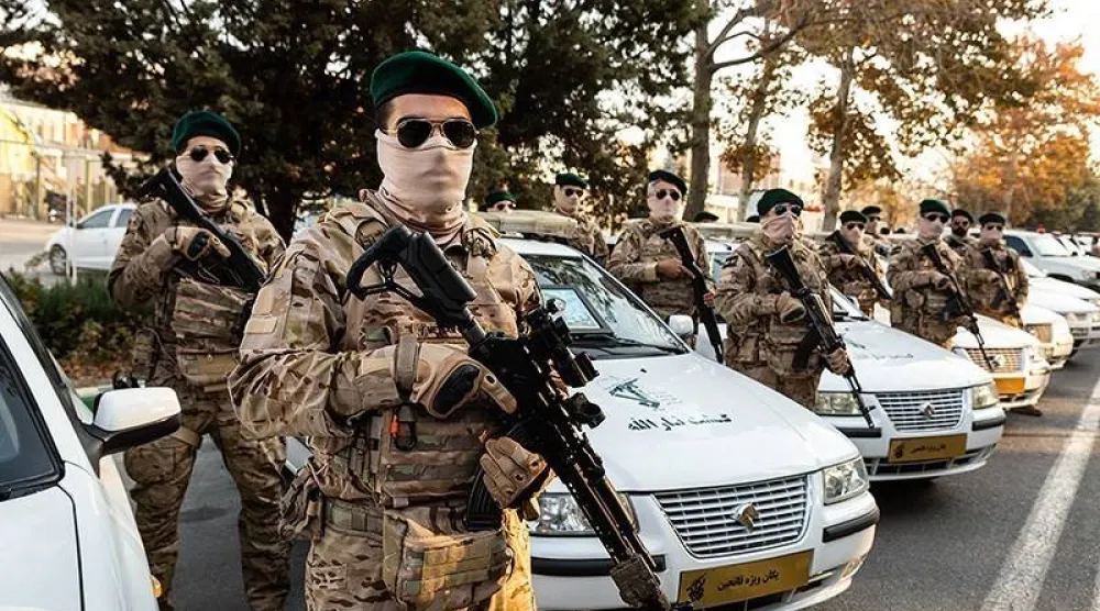 دوريات لـ«الباسيج» تابعة لوحدة القوات الخاصة «ثار الله» المسؤولة عن حماية أمن العاصمة طهران (أرشيفية - تسنيم)