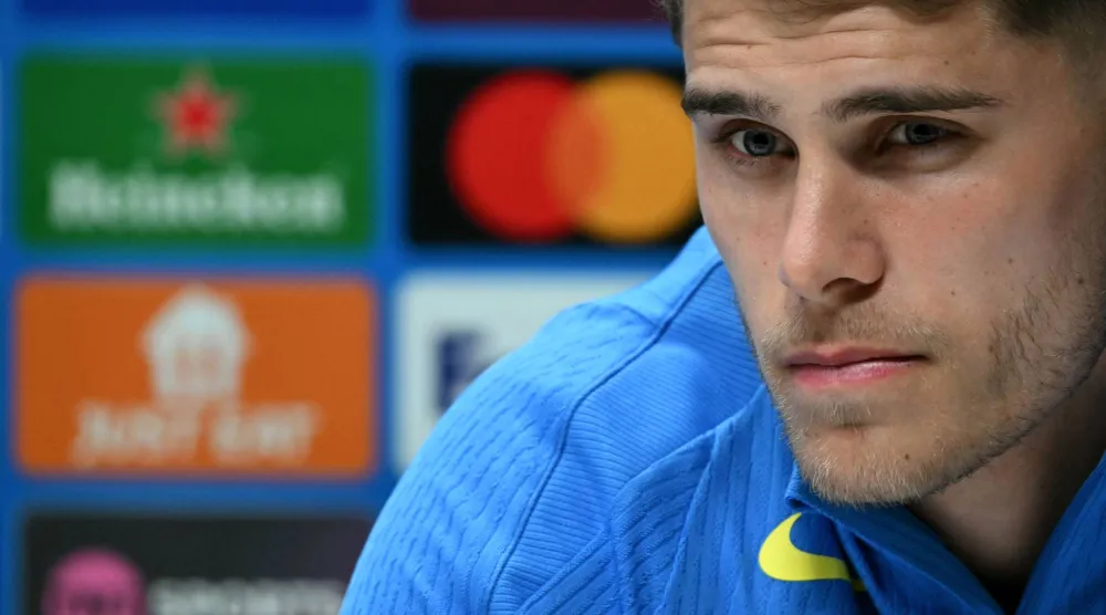 ميكي فان دي فين مدافع توتنهام (أ.ف.ب)