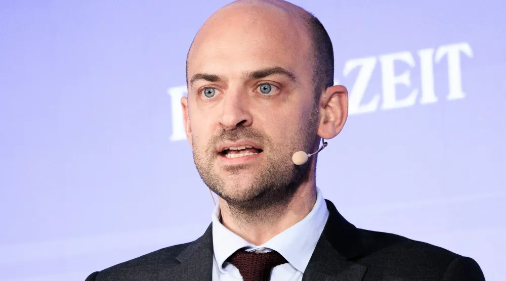 وزير الخارجية الفرنسي جان-نويل بارو يتحدث في برلين (د.ب.أ)